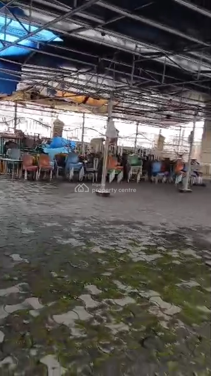 Distress Functioning Bar & Lounge, Facing The Expressway, Alimosho B/stop, Along Iyana Ipaja Road, Alimosho, Lagos, Restaurant / Bar for Sale