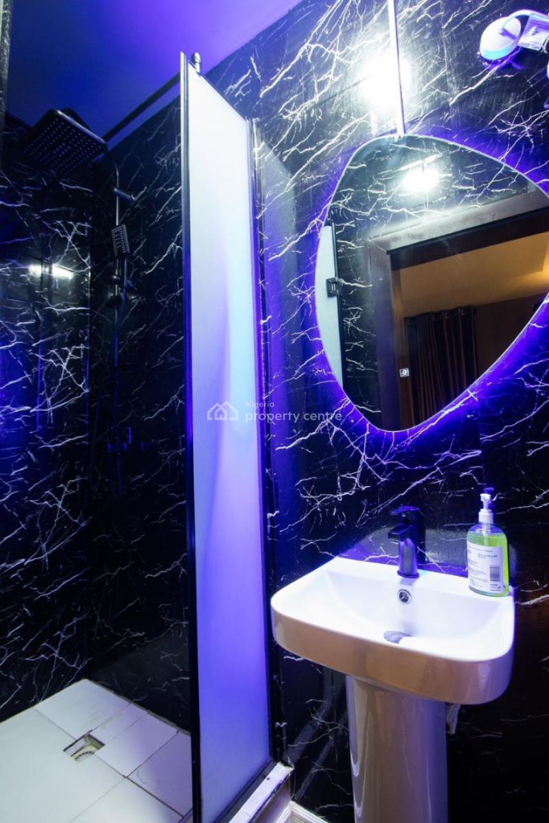 Beautiful 2 Bedroom Apartment, Freedom Way, Lekki Phase 1, Lekki, Lagos, Flat / Apartment Short Let