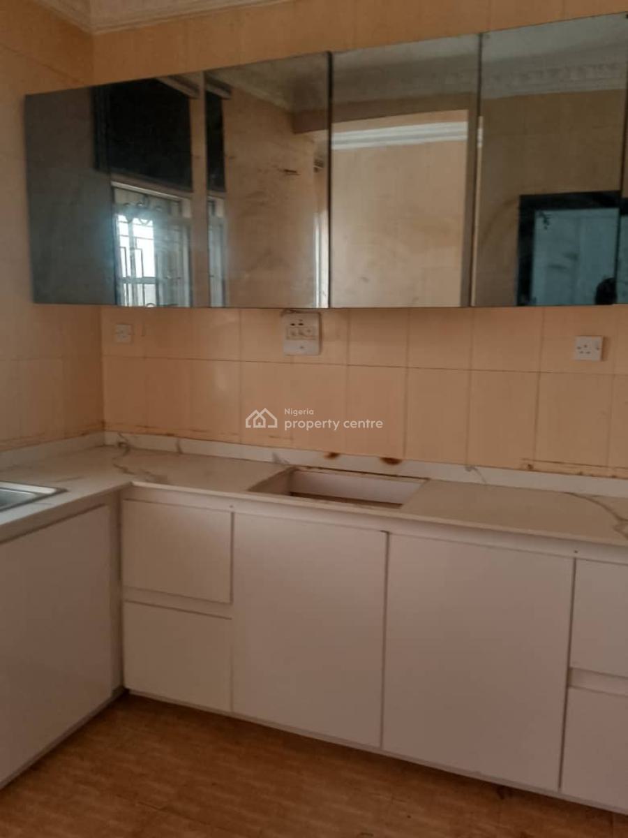 Well  Maintained 3 Bedroom Apartment, Off Admiralty Way, Lekki Phase 1, Lekki, Lagos, Flat / Apartment for Rent
