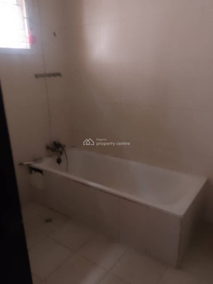 Well  Maintained 3 Bedroom Apartment, Off Admiralty Way, Lekki Phase 1, Lekki, Lagos, Flat / Apartment for Rent