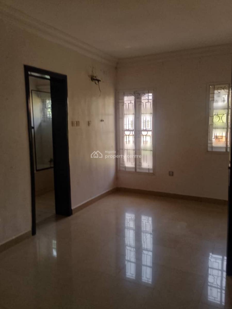 Well  Maintained 3 Bedroom Apartment, Off Admiralty Way, Lekki Phase 1, Lekki, Lagos, Flat / Apartment for Rent