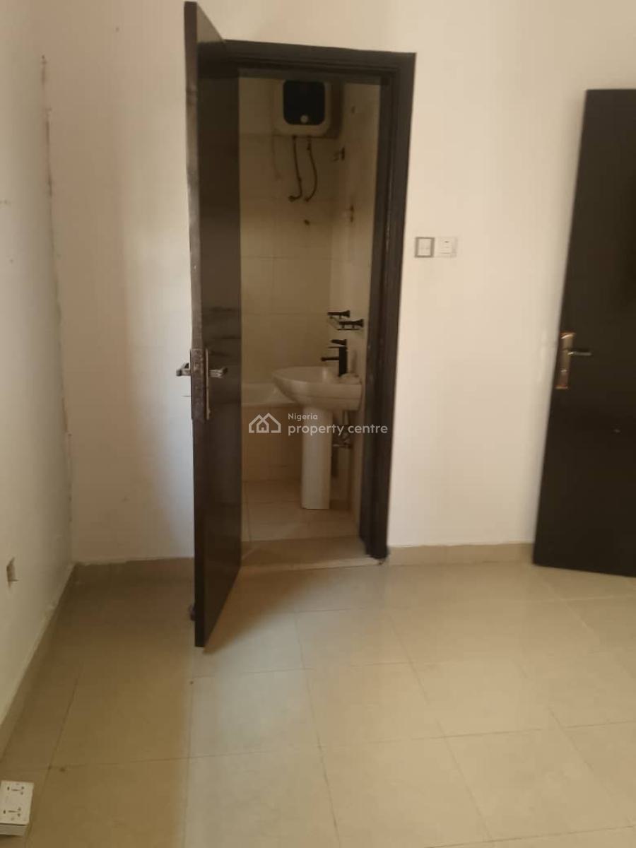 Well  Maintained 3 Bedroom Apartment, Off Admiralty Way, Lekki Phase 1, Lekki, Lagos, Flat / Apartment for Rent