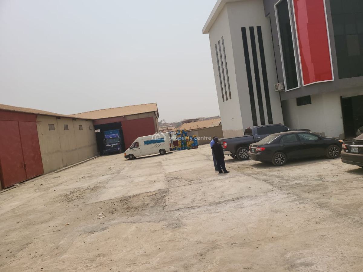 Warehouse with Office Buildings, Boluwaji/lagos-ibadan Express, Ibadan, Oyo, Warehouse for Sale