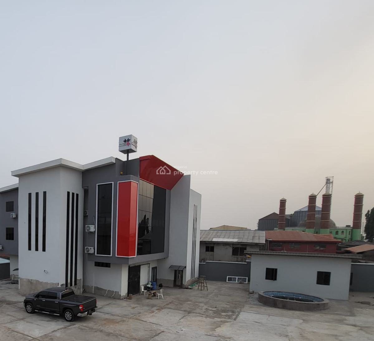 Warehouse with Office Buildings, Boluwaji/lagos-ibadan Express, Ibadan, Oyo, Warehouse for Sale