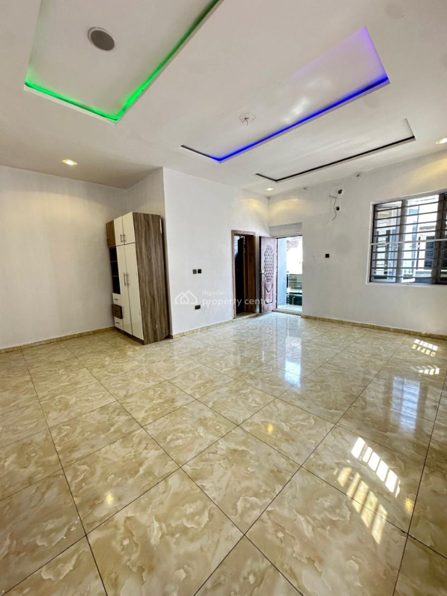 Masters Bedroom with Balcony Sharing Kitchen, Orchid Road, Lekki, Lagos, Flat / Apartment for Rent