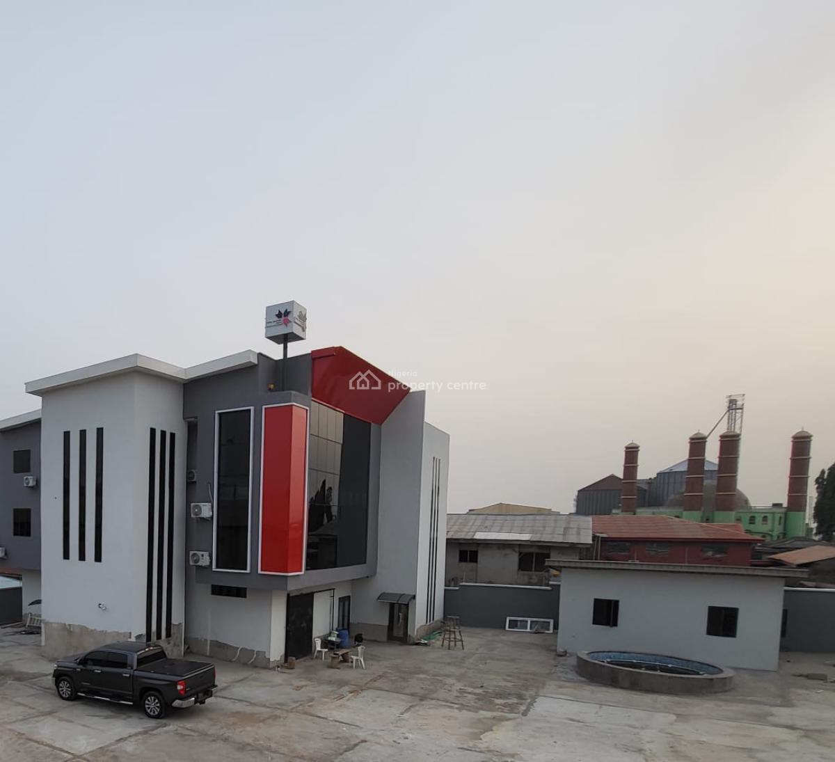 *warehouse with Office Buildings/boluwaji/lagos-ibadan Express, Boluwaji Ibadan Lagos Express Road, Ibadan, Oyo, Warehouse for Sale