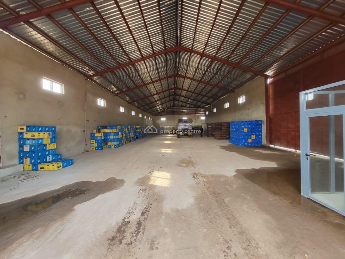 *warehouse with Office Buildings/boluwaji/lagos-ibadan Express, Boluwaji Ibadan Lagos Express Road, Ibadan, Oyo, Warehouse for Sale