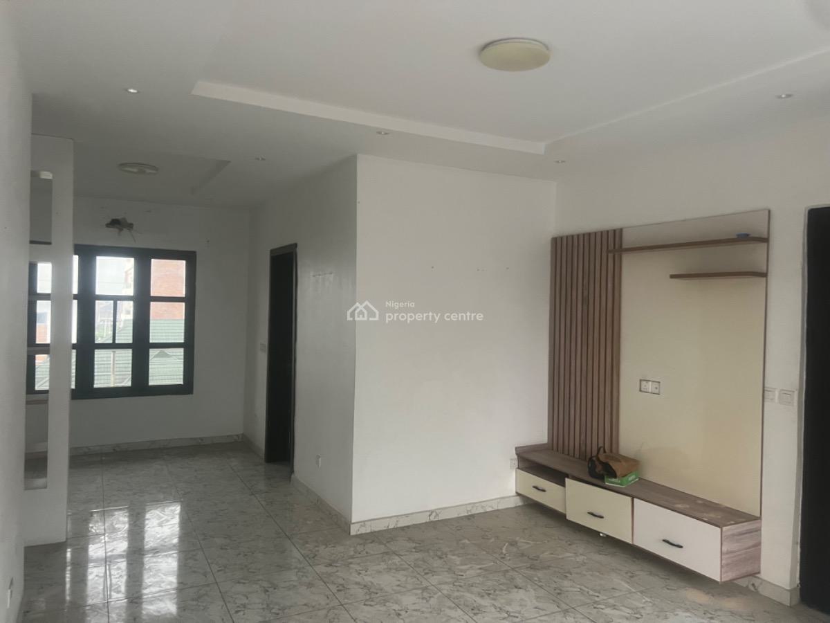 Standard 2 Bedroom Apartment, Lekki Phase 1, Lekki, Lagos, Flat / Apartment for Rent