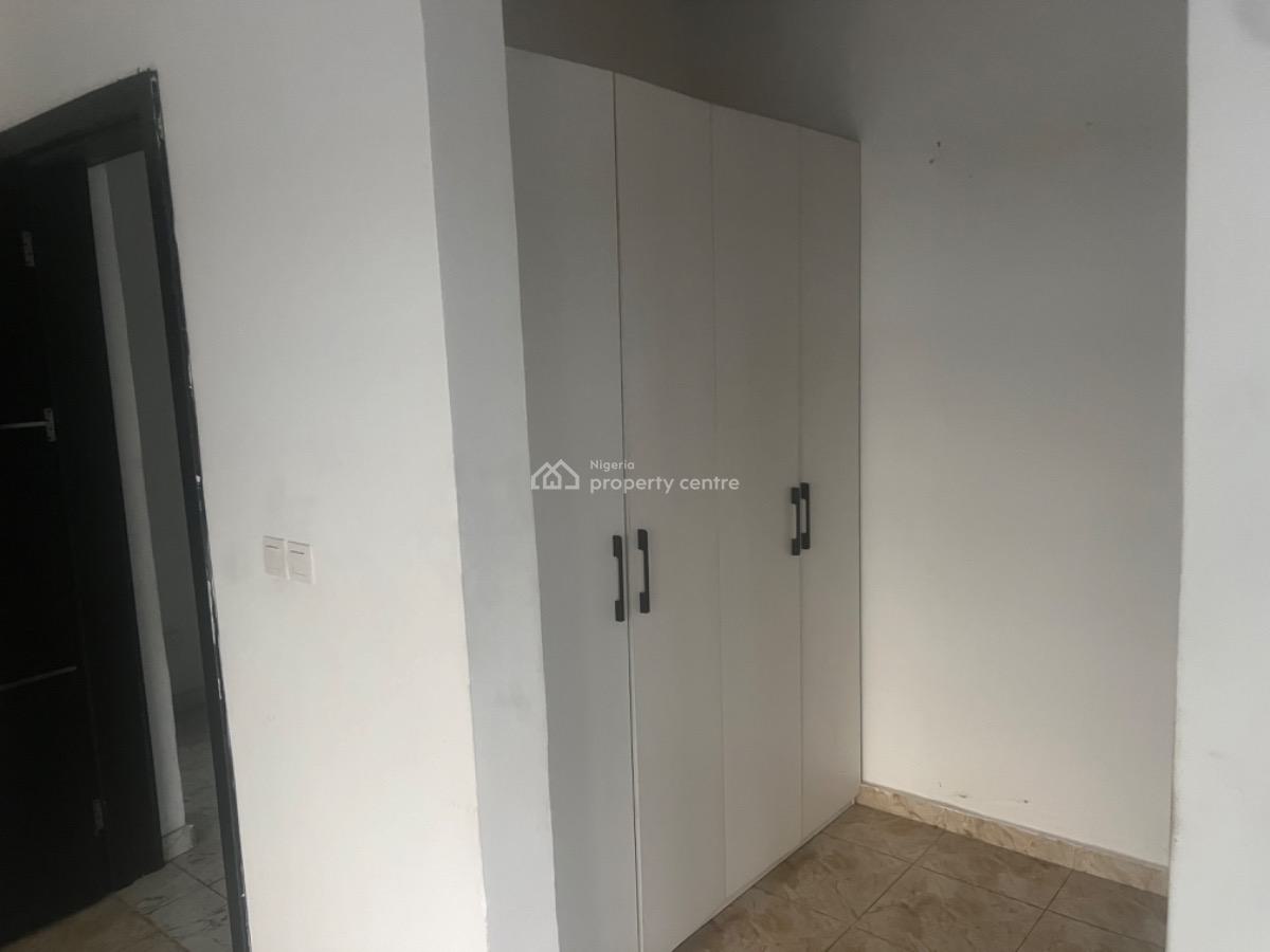 Standard 2 Bedroom Apartment, Lekki Phase 1, Lekki, Lagos, Flat / Apartment for Rent