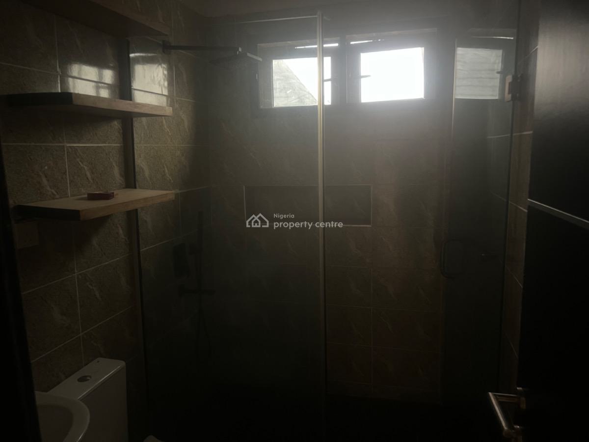 Standard 2 Bedroom Apartment, Lekki Phase 1, Lekki, Lagos, Flat / Apartment for Rent