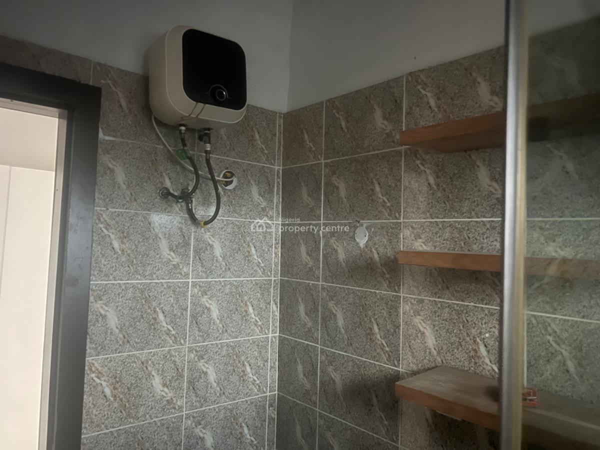 Standard 2 Bedroom Apartment, Lekki Phase 1, Lekki, Lagos, Flat / Apartment for Rent