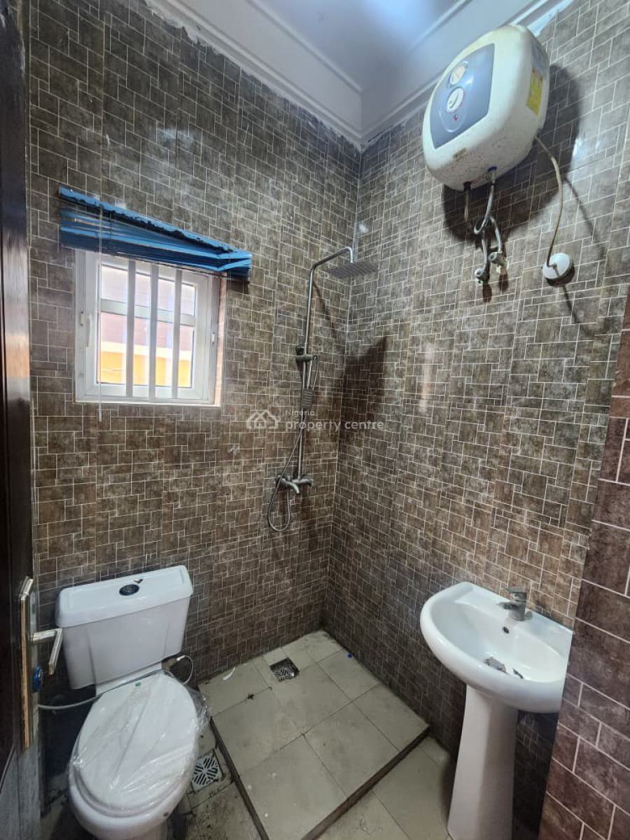 Well-finished 3-bedroom Flat, Surulere, Lagos, Flat / Apartment for Rent
