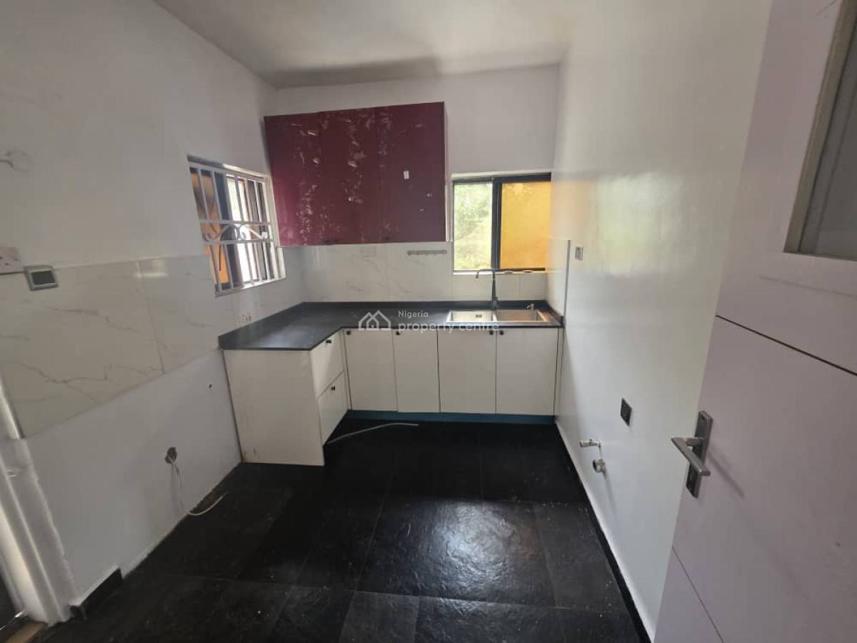 Neat 3bedroom Apartment + Bq in a Serene Location, Off Admiralty Way, Lekki Phase 1, Lekki, Lagos, Flat / Apartment for Rent