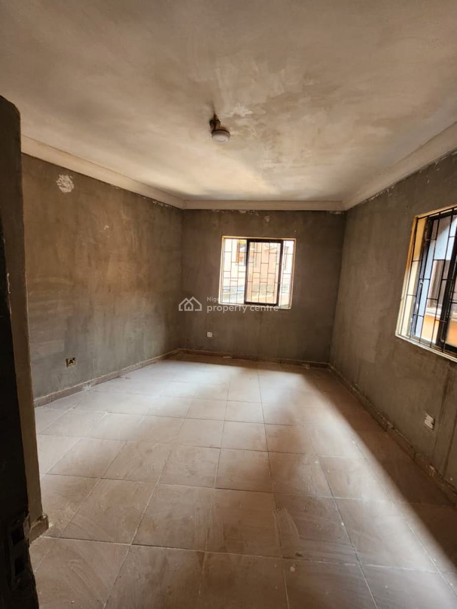 Nice Mini Flat Upstairs Inside a Gated & Secured Street, Gated Street, Surulere, Lagos, Mini Flat (room and Parlour) for Rent