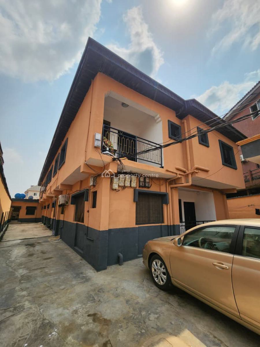 Nice Mini Flat Upstairs Inside a Gated & Secured Street, Gated Street, Surulere, Lagos, Mini Flat (room and Parlour) for Rent