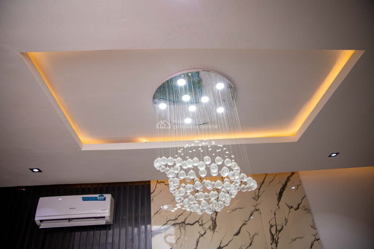 Luxury Fully Furnished Room and Parlour, Araromi Town Off Folami Street, Mobi Road, Ajah, Lagos, Flat / Apartment for Rent