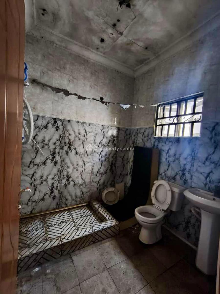 Spacious 3 Bedroom Flat in a Serene Environment, Lekki Phase 1, Lekki, Lagos, Flat / Apartment for Rent