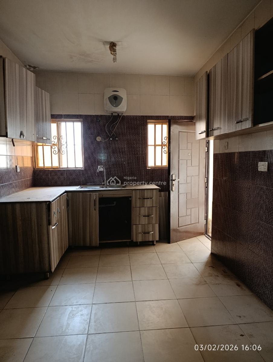 3bedroom Flat @ Utako, Wuye Main Very Close to Utako, Wuye, Abuja, Flat / Apartment for Rent