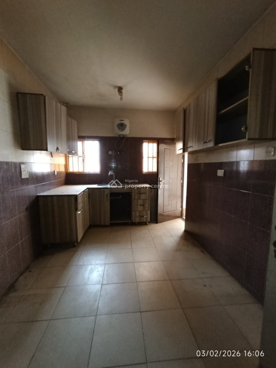 3bedroom Flat @ Utako, Wuye Main Very Close to Utako, Wuye, Abuja, Flat / Apartment for Rent