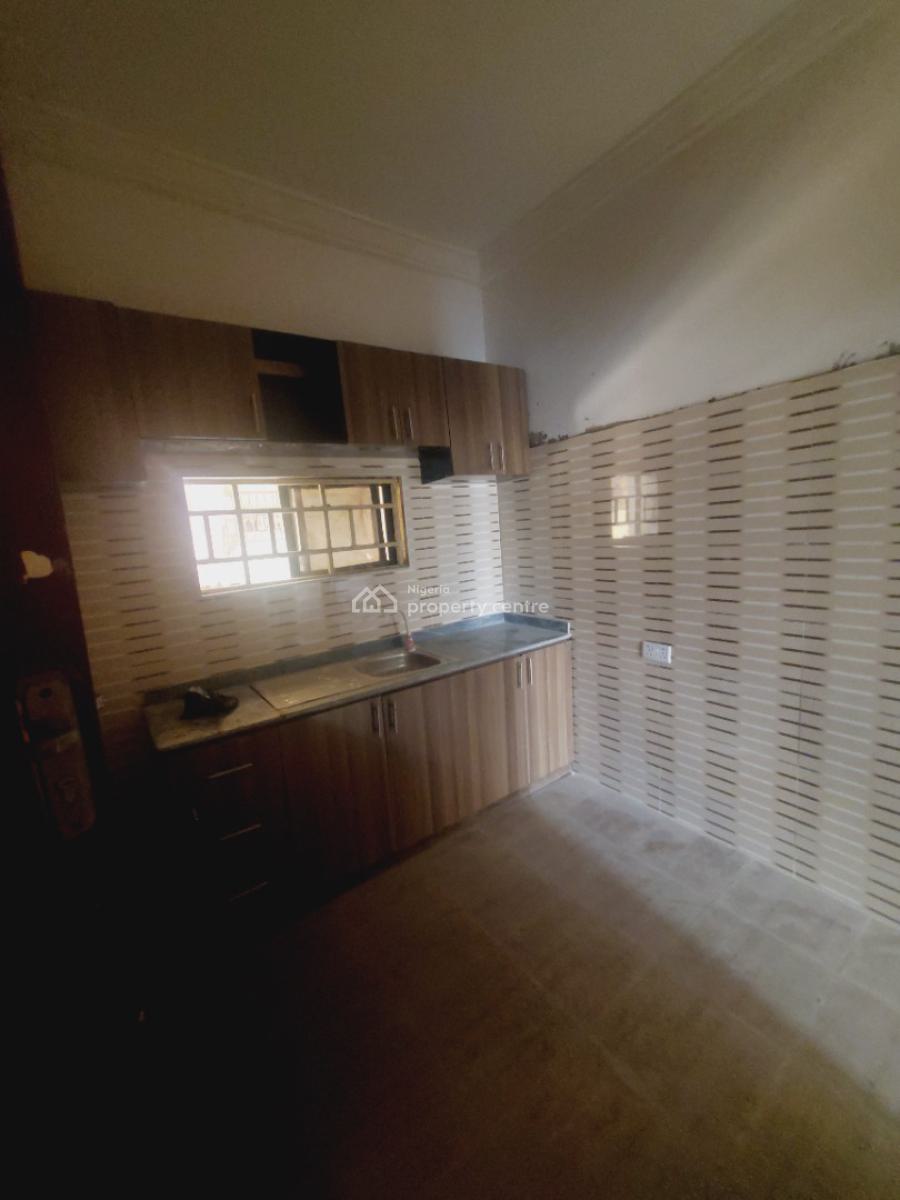 *superclean 3bedroom Flat on a Tarred Rd, By Old Secretariat, Durumi, Abuja, Flat / Apartment for Rent