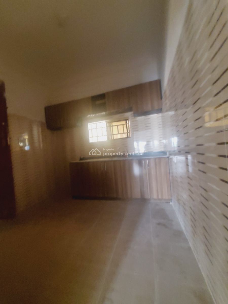 *superclean 3bedroom Flat on a Tarred Rd, By Old Secretariat, Durumi, Abuja, Flat / Apartment for Rent