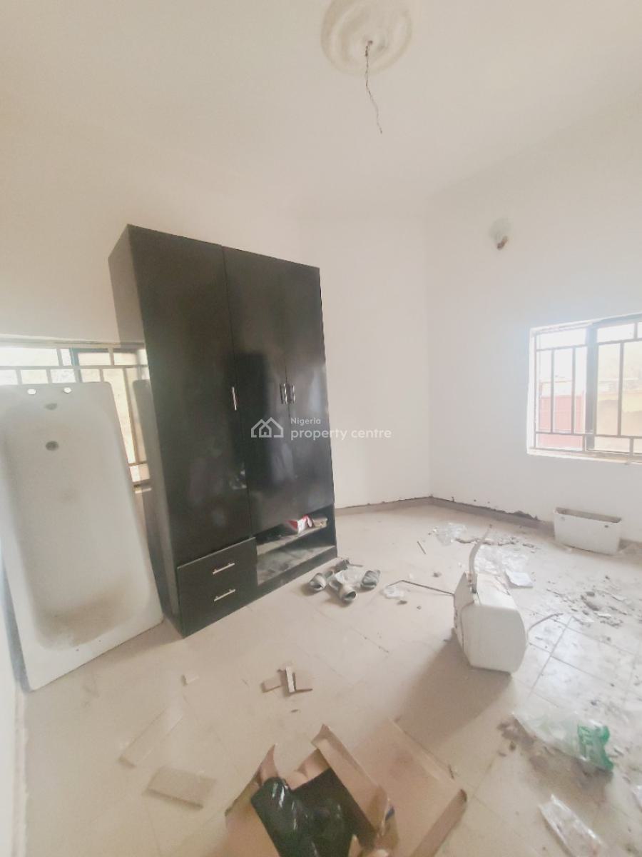 *superclean 3bedroom Flat on a Tarred Rd, By Old Secretariat, Durumi, Abuja, Flat / Apartment for Rent
