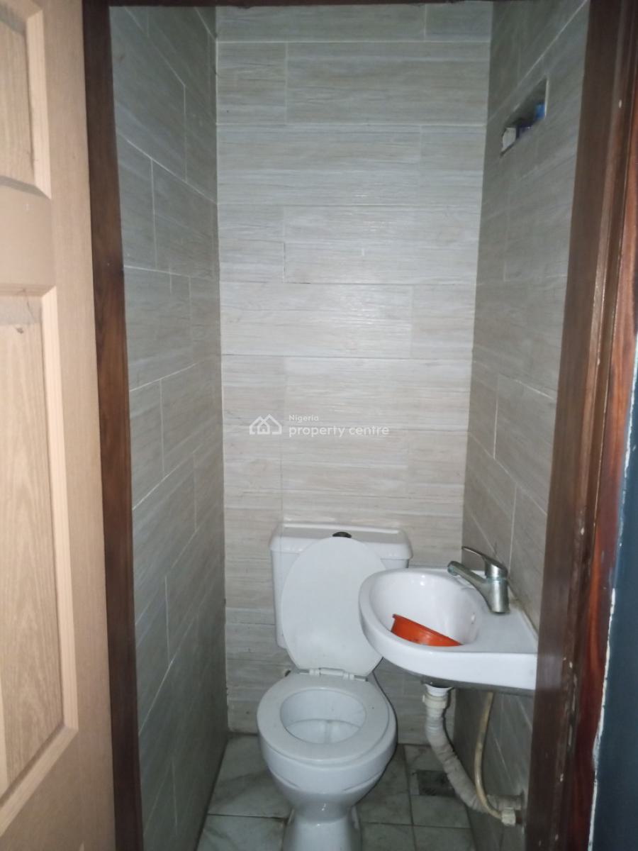 2 Bedroom Flat, Alagomeji, Yaba, Lagos, Flat / Apartment for Rent