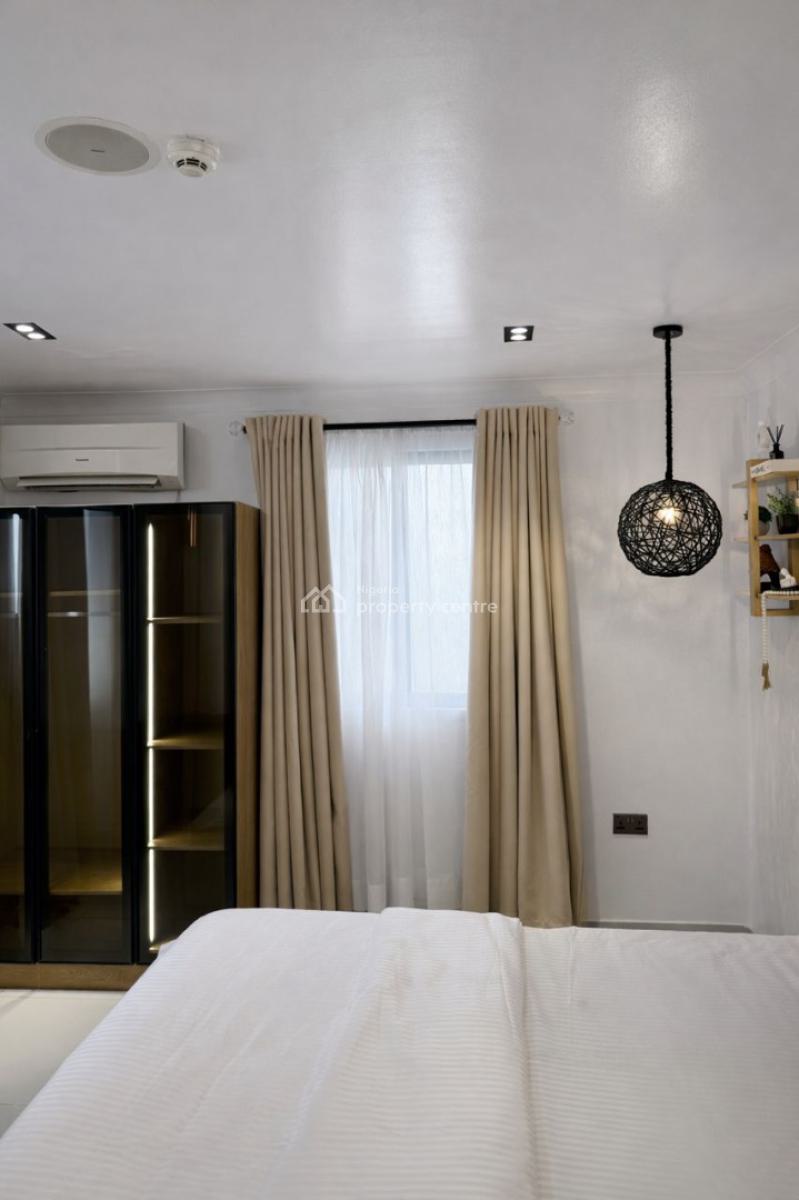 Luxury Big Studio with Workstation, Modern Interior and Pool, Serene Environment, Comfortable Stay, Perfect for Locking-in, Ikoyi, Lagos, Flat / Apartment Short Let