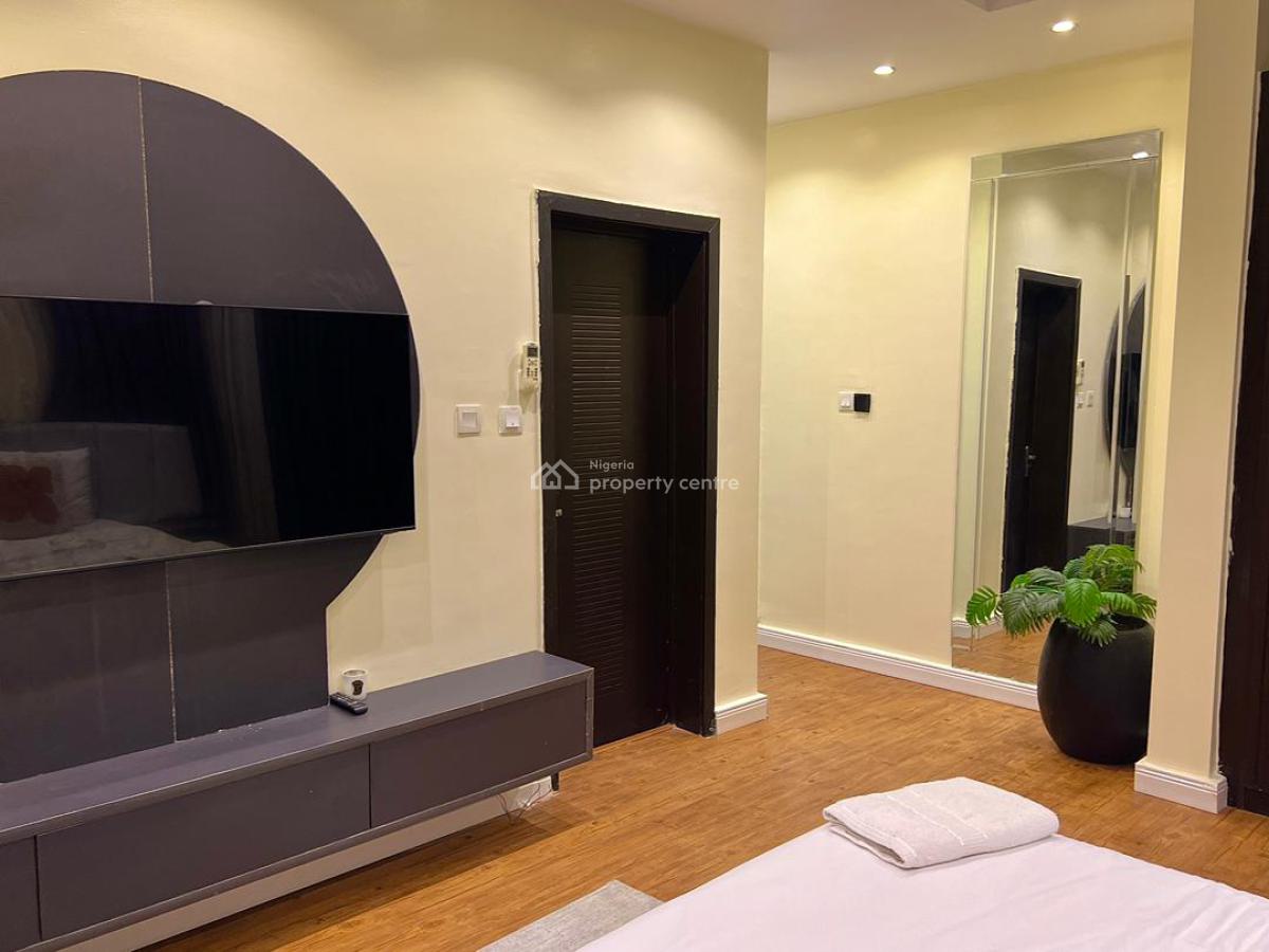 Luxury 3 Bedroom Apartment with Housekeeping and Ps5, Lekki Phase 1, Lekki, Lagos, Flat / Apartment Short Let