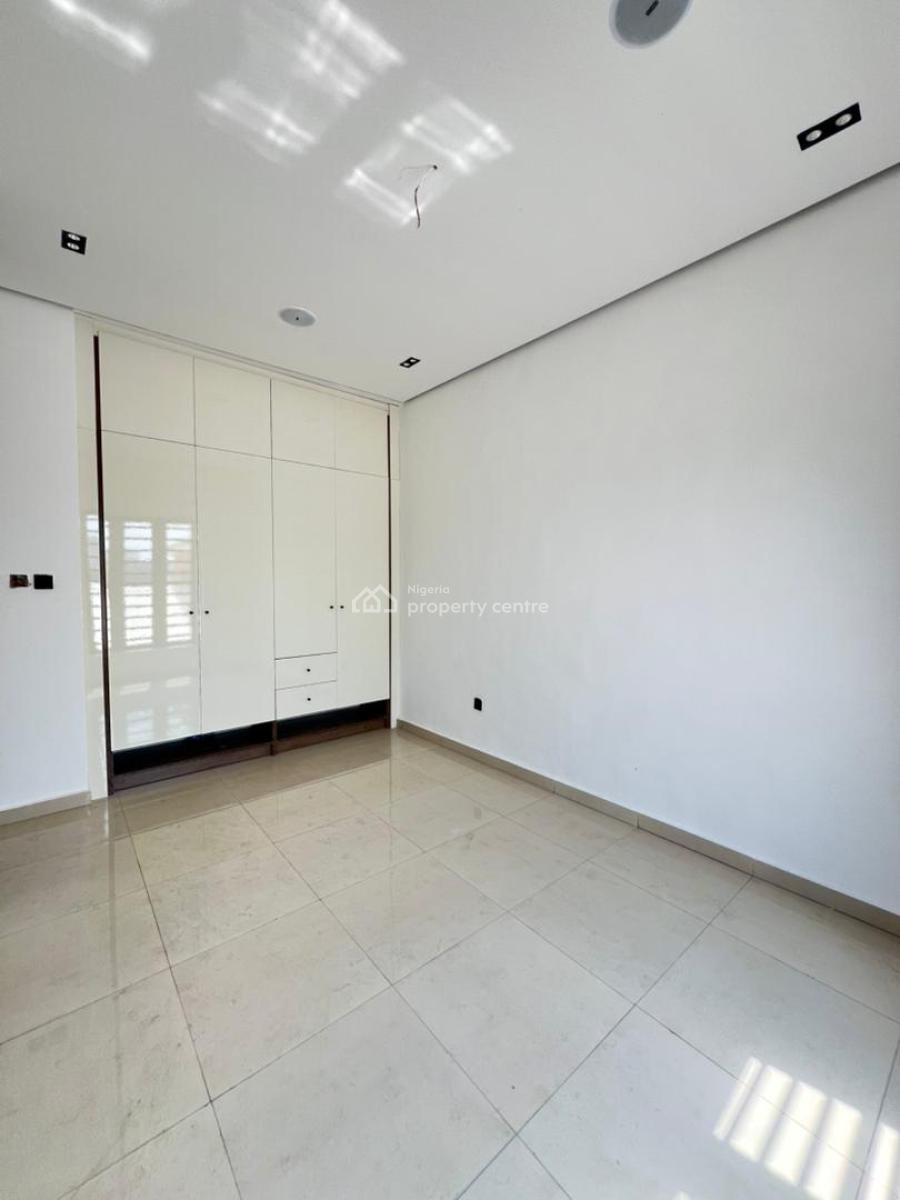 Spacious 2 Bedroom Apartment + Elevator, Pool & Gym Ideal for Airbnb, Lekki Phase 1, Lekki, Lagos, Flat / Apartment for Sale