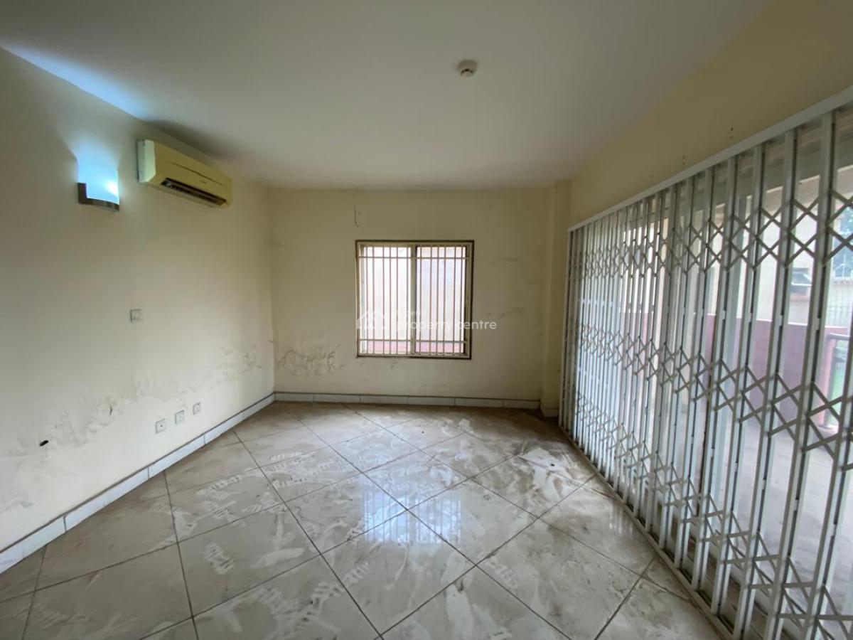 Luxurious 3 Bedrooms Serviced Apartment, Bq, Serene Neighborhood, Good Access Road, Asokoro District, Abuja, Flat / Apartment for Rent