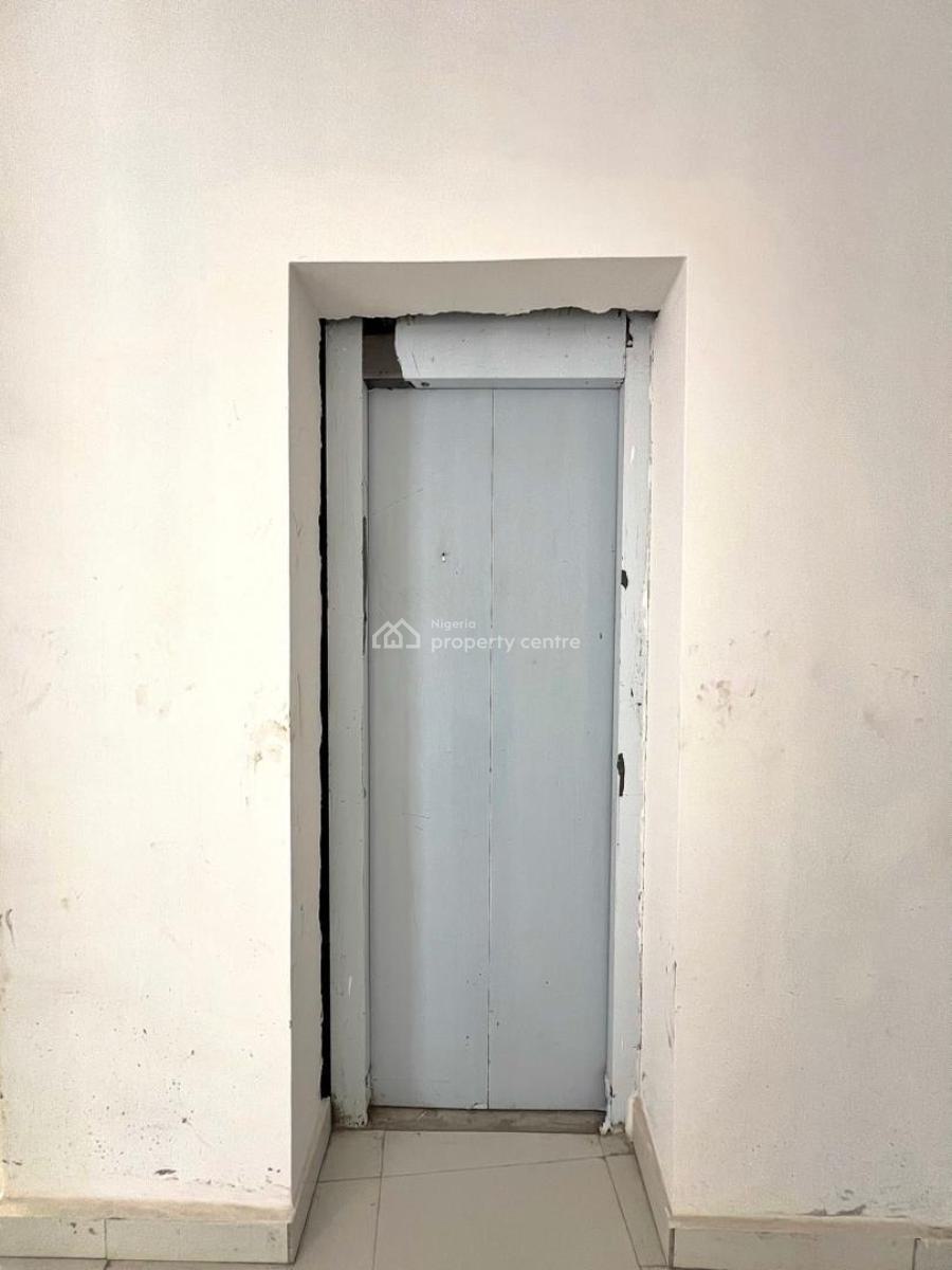 Serviced 1-bedroom Apartment with Elevator, Pool & Gym, Ologolo, Lekki, Lagos, Flat / Apartment for Sale