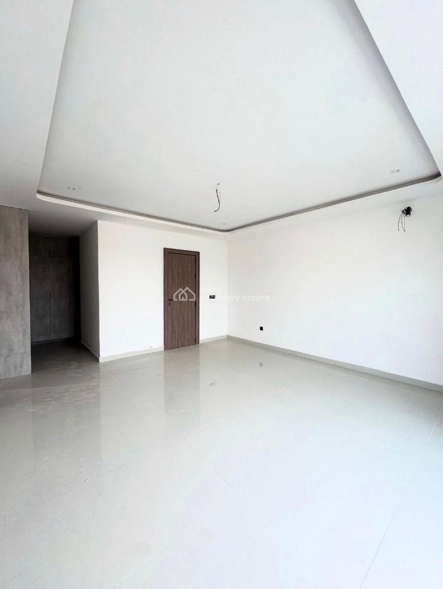 Lovely 2 Bedroom Apartment with Bq, Lekki Phase 1, Lekki, Lagos, Block of Flats for Sale