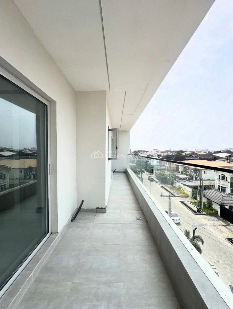 Lovely 2 Bedroom Apartment with Bq, Lekki Phase 1, Lekki, Lagos, Block of Flats for Sale
