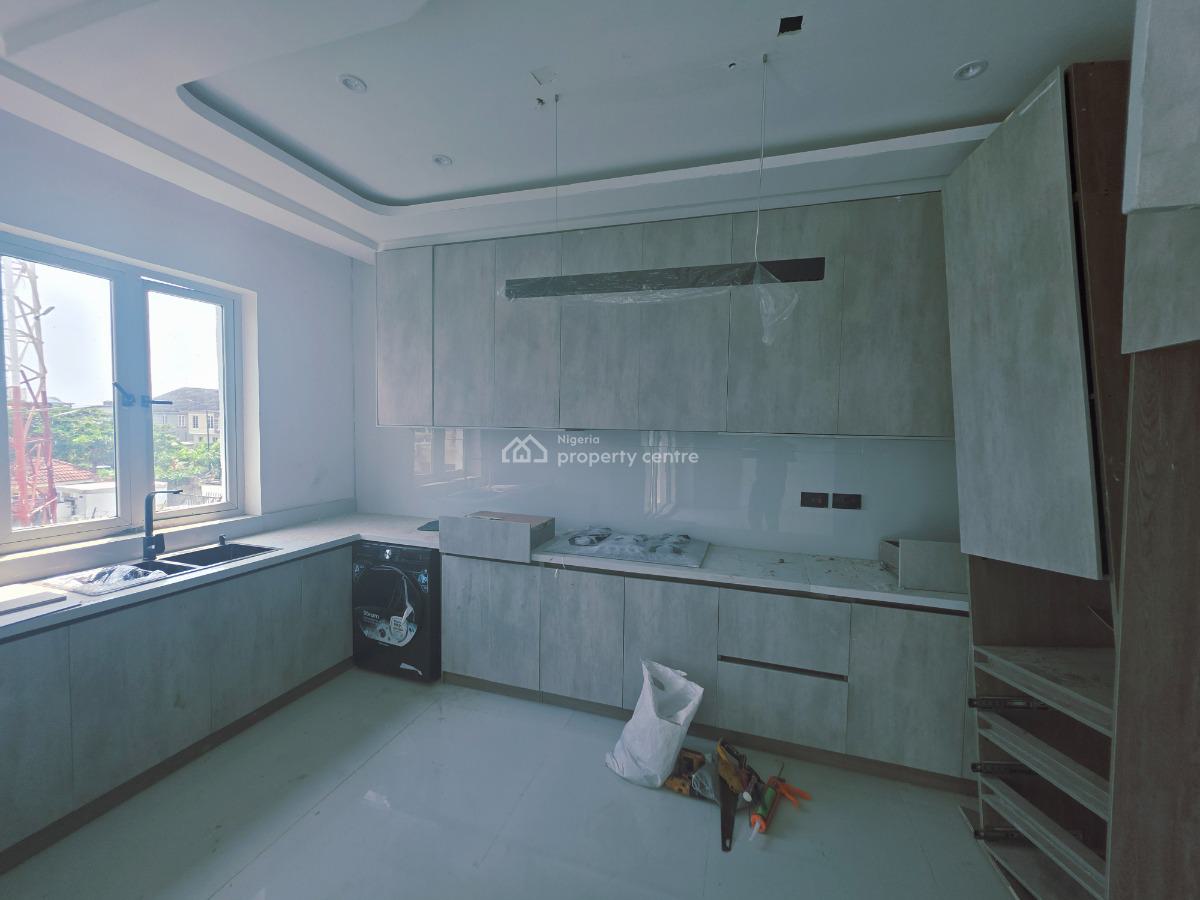 2bedrooms Mainsonatte, Off Admiralty Way, Lekki Phase 1, Lekki, Lagos, Terraced Duplex for Sale