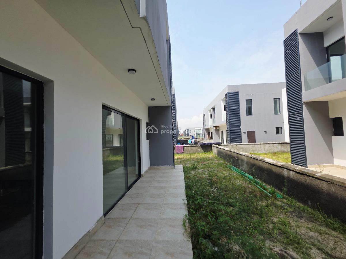 Waterview 4 Bedrooms Semi Detached with Bq, Mayagun Beach Estate, Ikate, Lekki, Lagos, Semi-detached Duplex for Rent