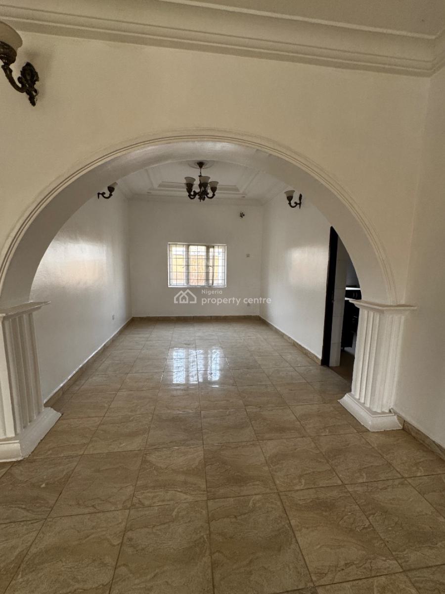 Well Spacious Renovated 3 Bedrooms Flats, Gilmore, Jahi, Abuja, Flat / Apartment for Rent