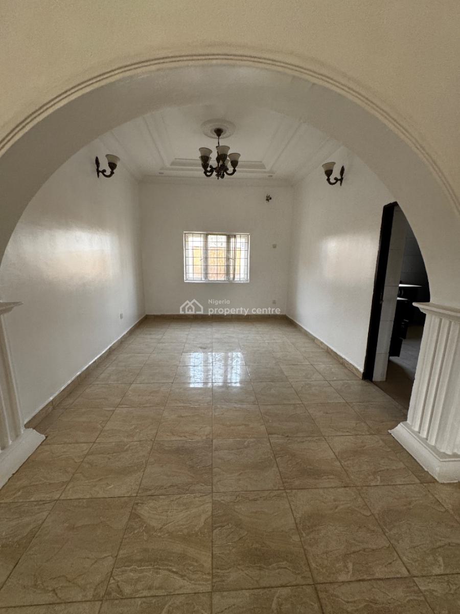 Well Spacious Renovated 3 Bedrooms Flats, Gilmore, Jahi, Abuja, Flat / Apartment for Rent