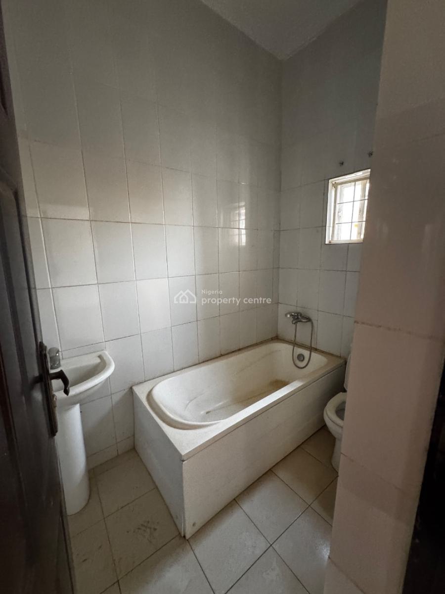 Well Spacious Renovated 3 Bedrooms Flats, Gilmore, Jahi, Abuja, Flat / Apartment for Rent