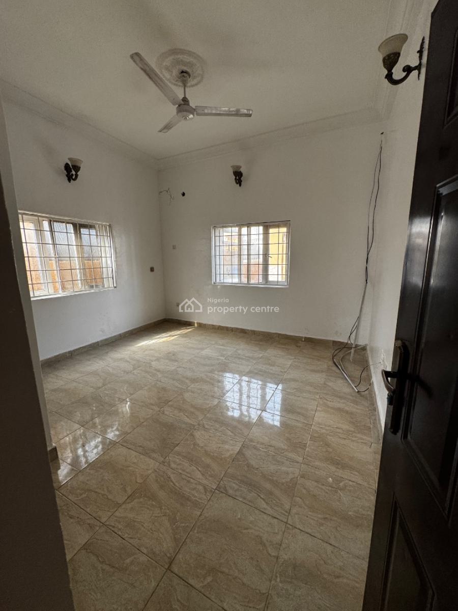 Well Spacious Renovated 3 Bedrooms Flats, Gilmore, Jahi, Abuja, Flat / Apartment for Rent