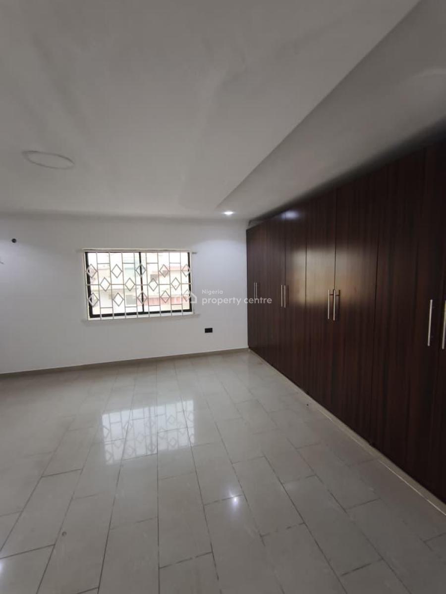 Lovely and Spacious 3 Bedrooms Flat, Ikeja Gra, Ikeja, Lagos, Flat / Apartment for Rent