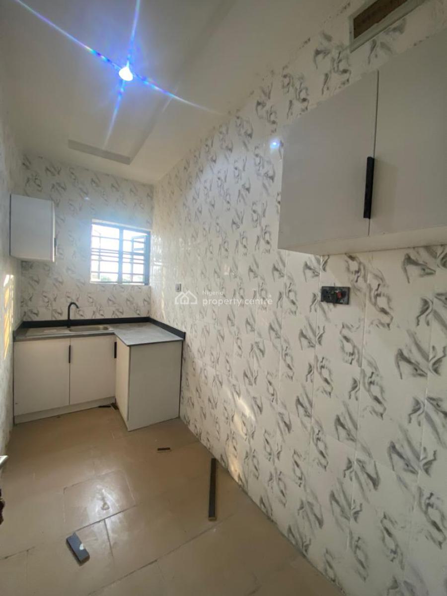 an Executive One Bedroom  Flat, Peace Land Estate Ogombo , Off Abraham Adesanya Ajah, Lekki, Lagos, Mini Flat (room and Parlour) for Rent