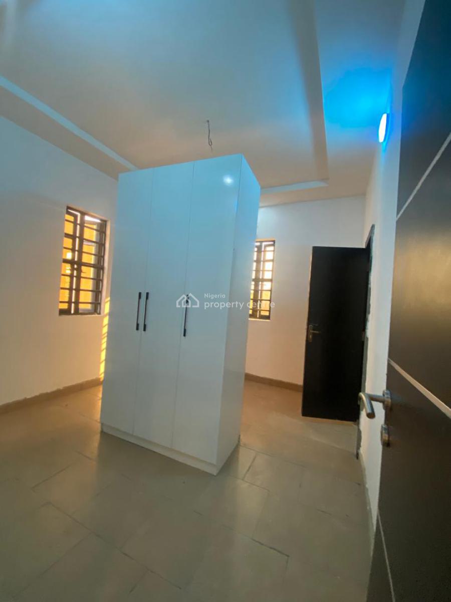 an Executive One Bedroom  Flat, Peace Land Estate Ogombo , Off Abraham Adesanya Ajah, Lekki, Lagos, Mini Flat (room and Parlour) for Rent