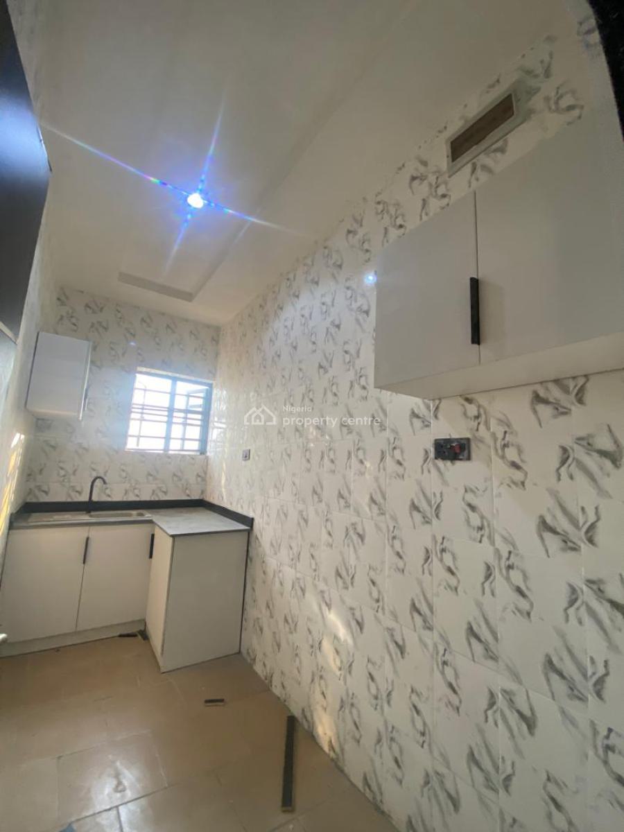 an Executive One Bedroom  Flat, Peace Land Estate Ogombo , Off Abraham Adesanya Ajah, Lekki, Lagos, Mini Flat (room and Parlour) for Rent