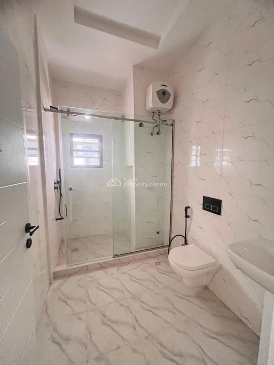 an Exclusive 3 Bedroom Apartment in Freedom Way Suitable for Investmen, Lekki Phase 1, Lekki, Lagos, Flat / Apartment for Sale