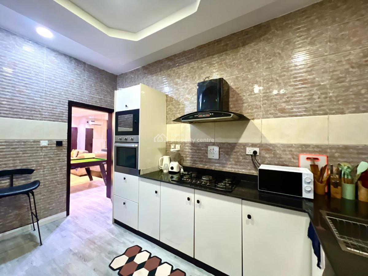 Luxury 3 Bedrooms Apartment with Snooker and Table Tennis, Lekki Phase 1, Lekki, Lagos, Flat / Apartment Short Let