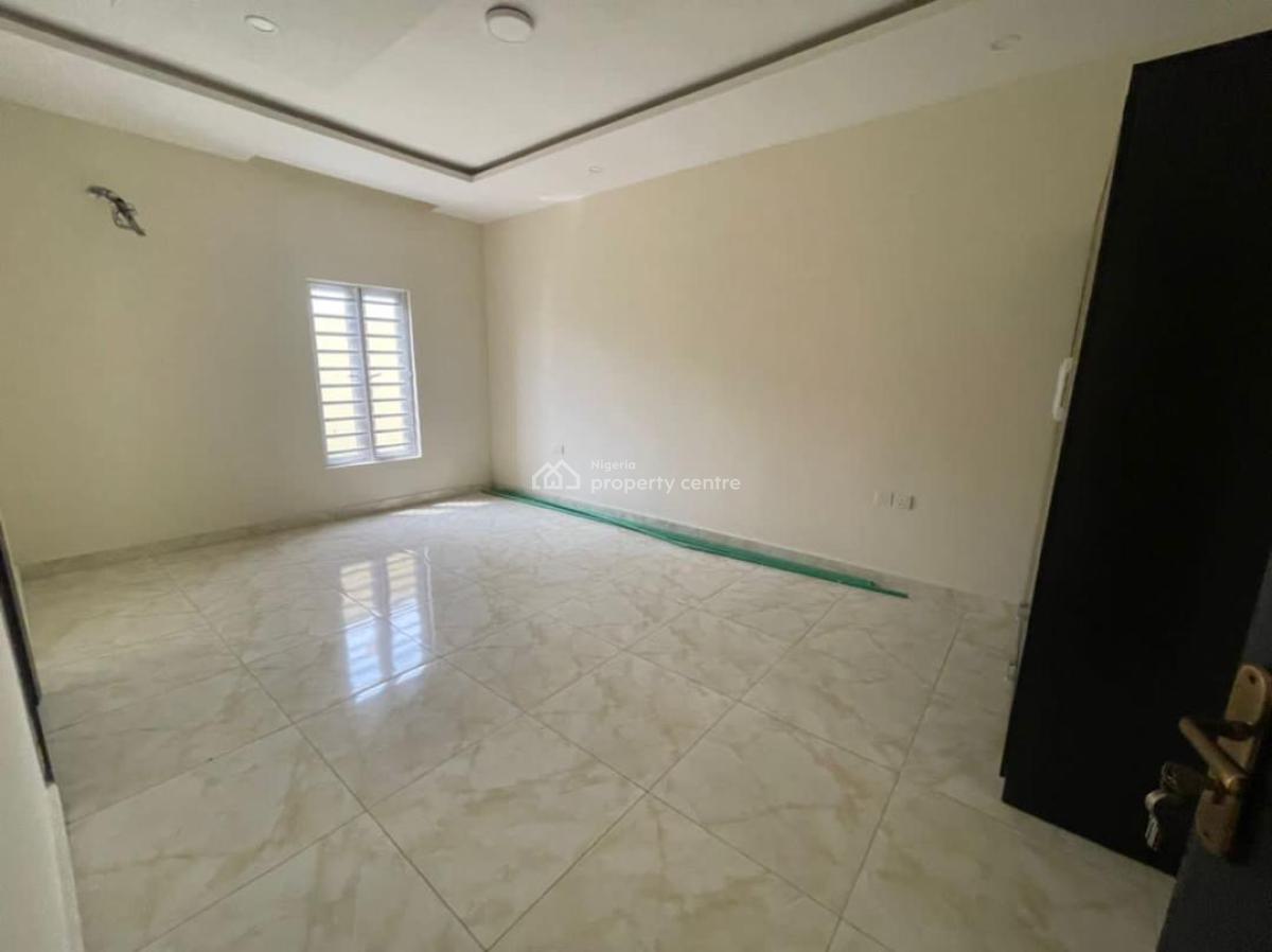 2 Bedroom Flat with Bq for Distress, Lekki Scheme 2, Ogombo, Ajah, Lagos, Block of Flats for Sale