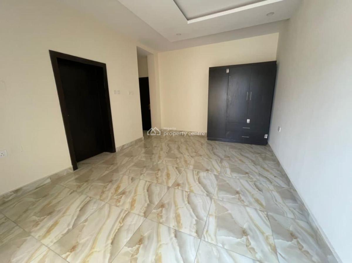2 Bedroom Flat with Bq for Distress, Lekki Scheme 2, Ogombo, Ajah, Lagos, Block of Flats for Sale