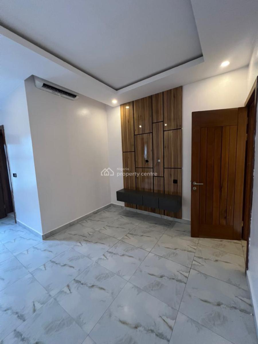 Luxurious 2 Bedroom Maisonette with a a Pool and Gym, Lekki Phase 1, Lekki, Lagos, Flat / Apartment for Rent