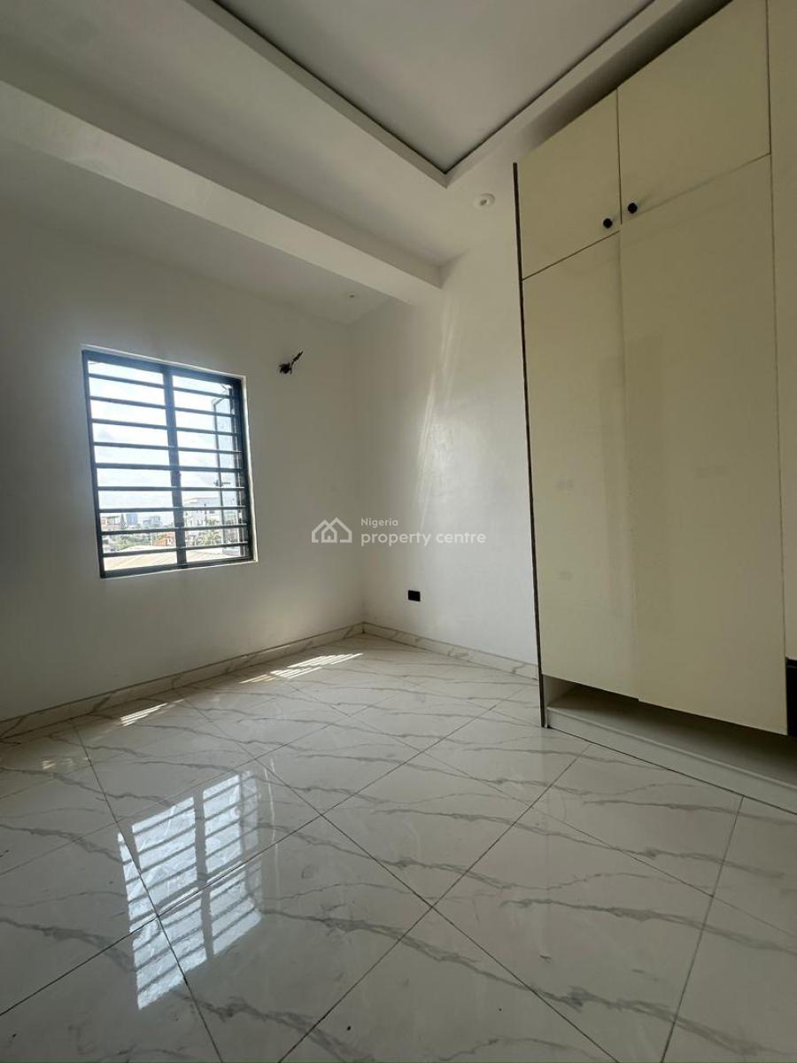 Spaciously 3 Bedroom Apartment with Swimming Pool & Elevator, Lekki Phase 1, Lekki, Lagos, Flat / Apartment for Sale
